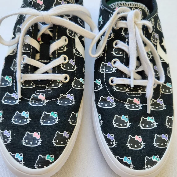 Converse Hello Kitty Print Collab Chuck Taylor Low Sneakers Black Cute Cat 7 - Picture 3 of 16